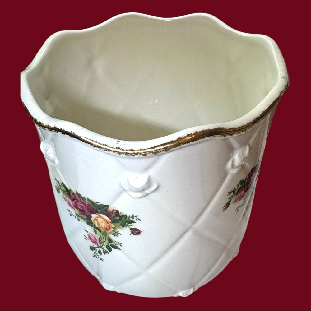 Royal Albert Old English Rose Rosebud Planter (H8.5”) (EUC) - Picture 6 of 8